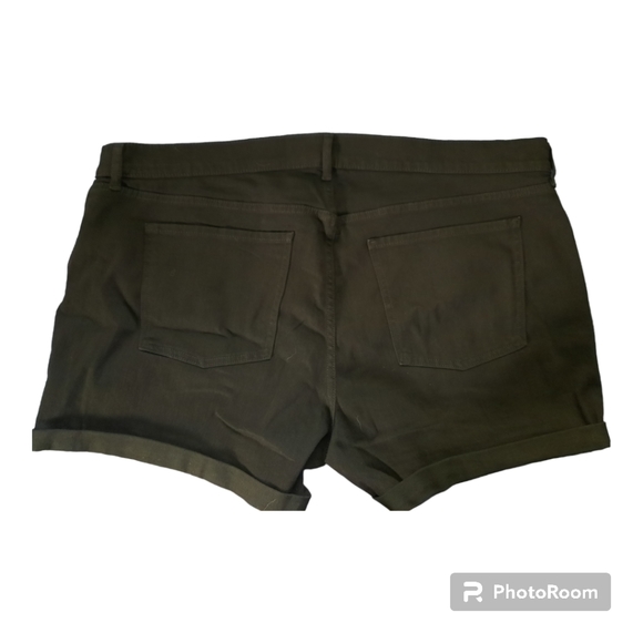 Old Navy Mid Rise WOW Black Wash Jean Shorts - Picture 3 of 4